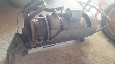 Argano elettrico completo di cavalletti e rotaia