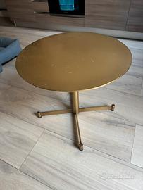 Tavolino in metallo pieno