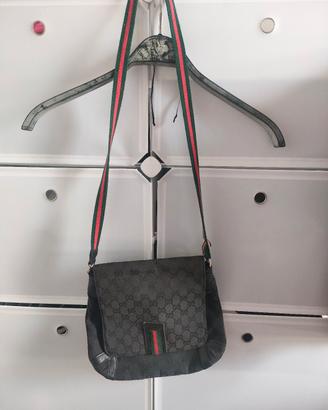 Marsupio Gucci a tracolla