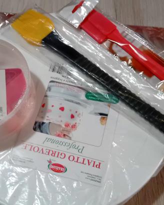 alzata x torta con pennello  e spatola in silicone