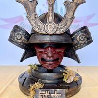 Statuetta samurai con elmo