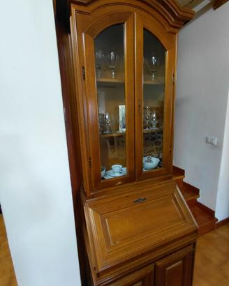 Vetrina in legno con cassetti a chiave