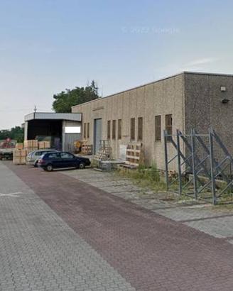 Immobile di 450 m² con 2 locali a Cantù