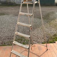 Scala a libro in metallo – 6 gradini + piattaforma