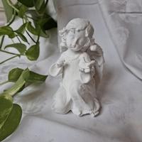 Angelo decorativo in resina bianca