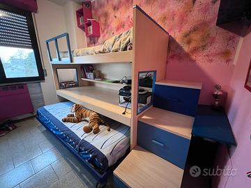 Letto a castello con scrivania