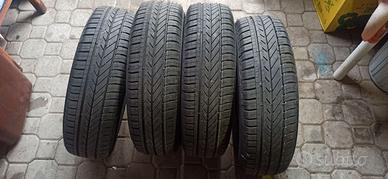 Gomme auto estive