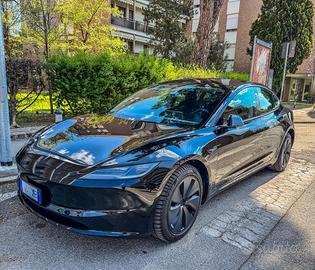 Tesla model 3 Premium Standard Range