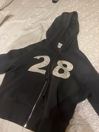 felpa grigia con scritte bershka