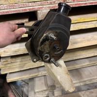 Pompa idroguida jeep