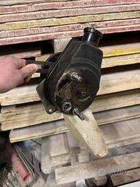 Pompa idroguida jeep