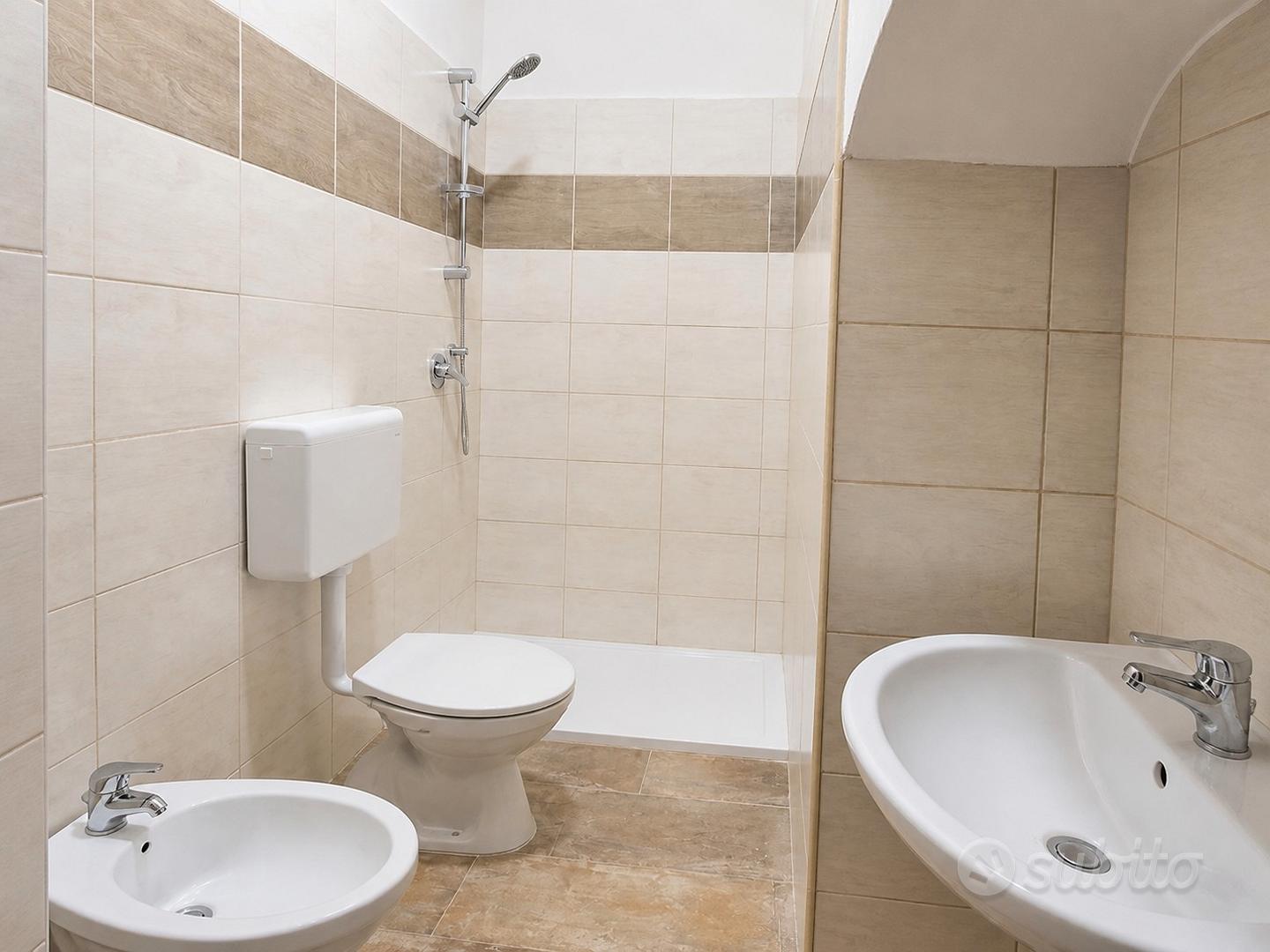 Locale commerciale ristrutturato di 45 m² - Altro