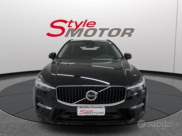 VOLVO XC60 B4 (d) AWD automatico Momentum Sport