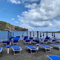 Ombrelloni, Lettini e doccia calda