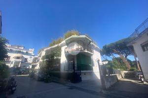 5 LOCALI A TORRE DEL GRECO