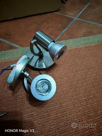 Due faretti completi di lampadina