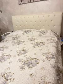 Letto con cintenitote in ecopelle
