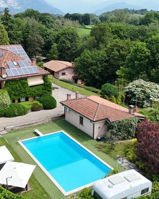 Villa di 612 m² con più di 5 locali e box auto dop