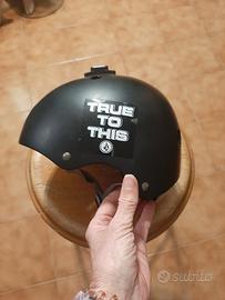 casco bambino per skate o monopattino 