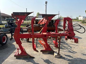 Aratro bivomere rivoltino idraulico marca Monza Mo