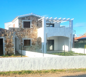 San TEODORO con terrazzi e giardino