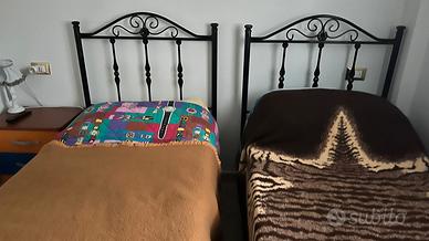 Due spalliere letti singoli in ferro battuto