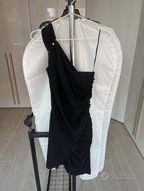 Abito nero monospalla