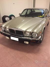 JAGUAR Daimler Sovereign 4.2