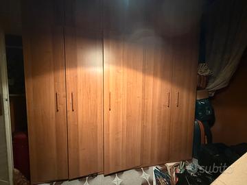 Armadio a quattro ante