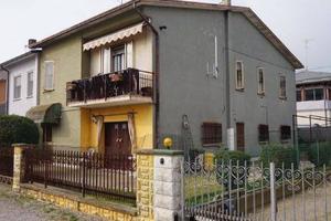 Immobile in asta di 186 m² con 4 locali a Suzzara