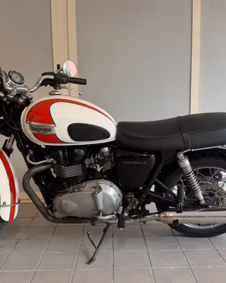 Triumph Bonneville del 2007 a carburatori.