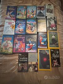 Lotto composto da 19 Vhs disney e documentari