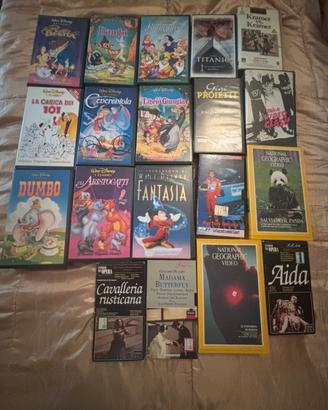 Lotto composto da 19 Vhs disney e documentari