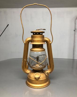 Lume,lanterna a petrolio