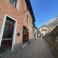 2 LOCALI A BORMIO