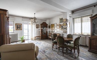 Ampio appartamento con box e cantina