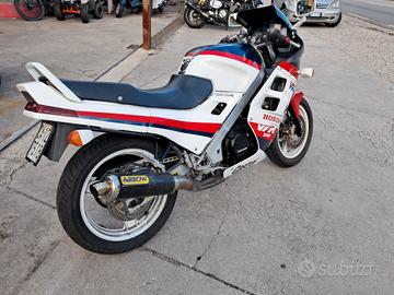 Honda VFR 750 F RC 24