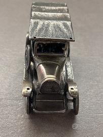 Modellino d’automobile d’epoca  Fiat