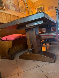 Tavolo in legno massiccio