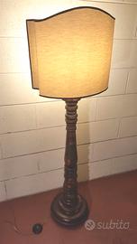 Lampada con paralume a ventola