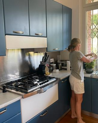 Cucina completa blu e bianca. Marca Veneta cucina.