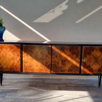 credenza in legno vintage finemente restaurata