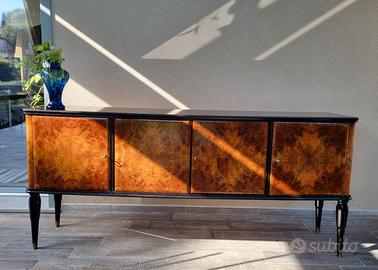 credenza in legno vintage finemente restaurata