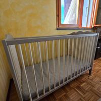 Lettino Ikea completo di materasso