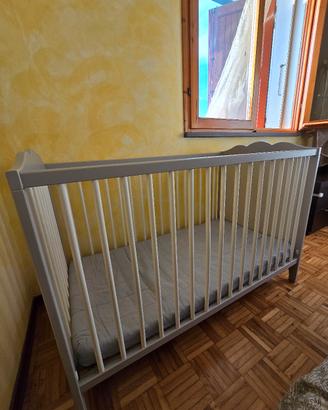 Lettino Ikea completo di materasso