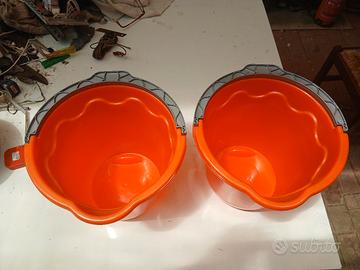 Secchio duplast lt 7 nuovo  arancione € 2 cad