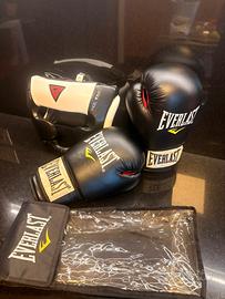 Guantoni e maschera da Boxe