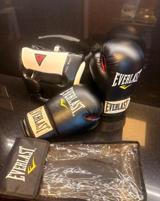 Guantoni e maschera da Boxe