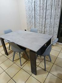 Tavolo con sedie