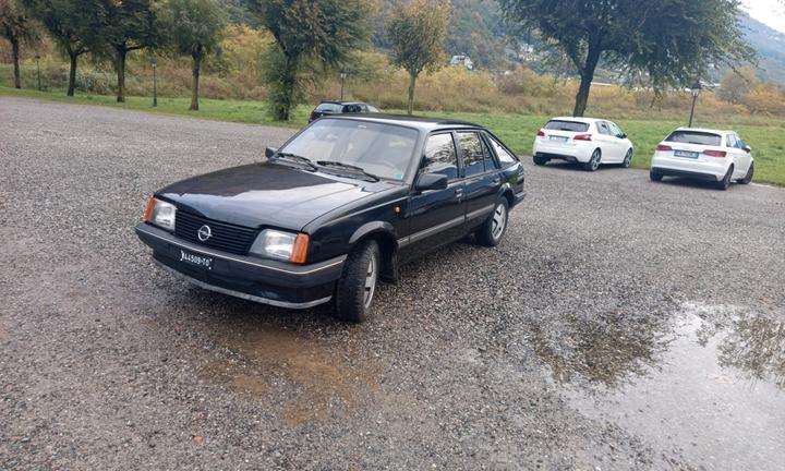 OPEL Ascona - 1983